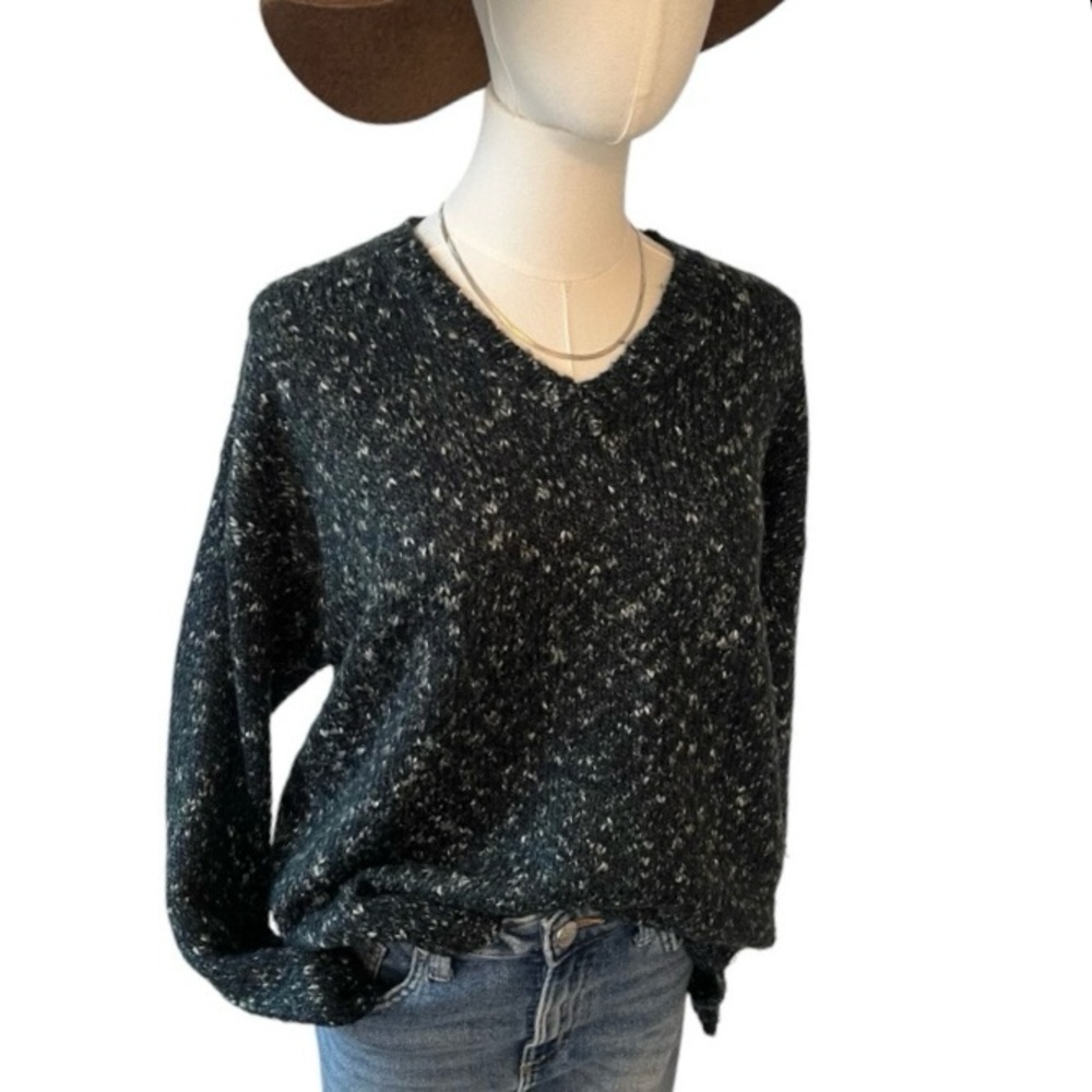 Vintage 90s V-neck dark green and white speckled acrylic blend sweater L